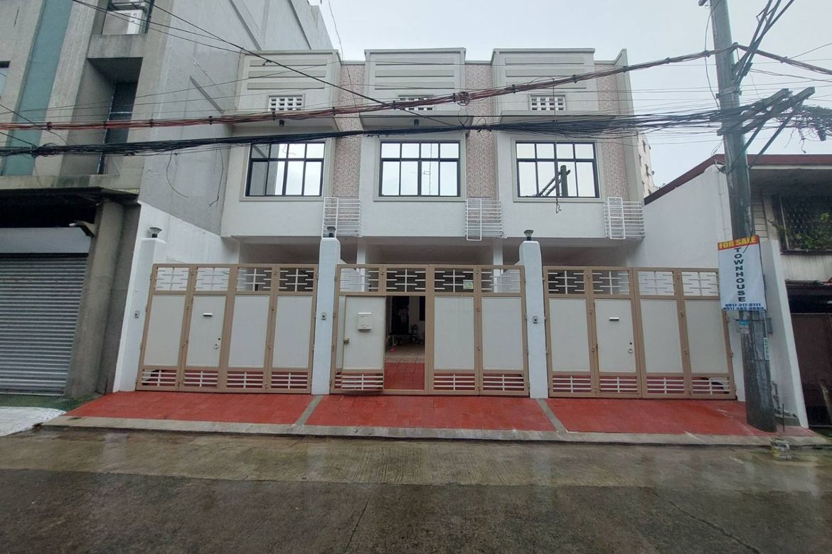 3 Bedroom Townhouse for Sale in Manila, Metro Manila near LRT-2 Legarda