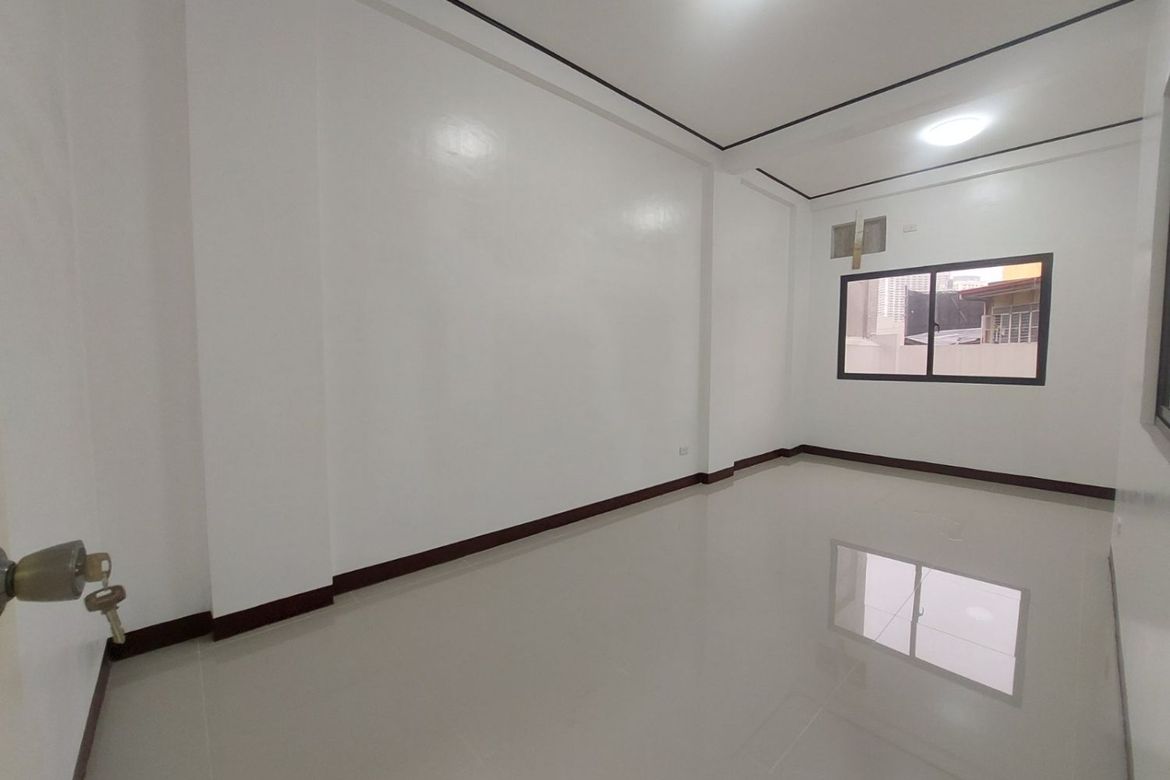 3 Bedroom Townhouse for Sale in Manila, Metro Manila near LRT-2 Legarda – photo 5
