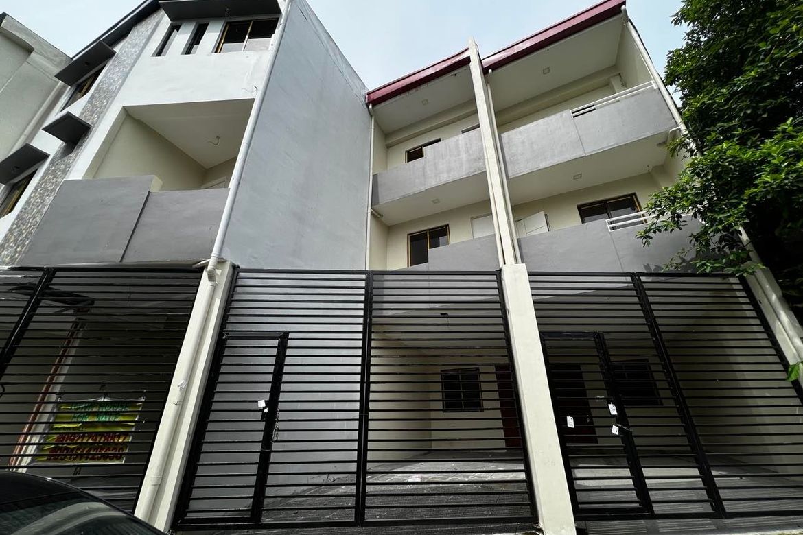 3 Bedroom Townhouse for Sale in Manila, Metro Manila near LRT-2 Legarda