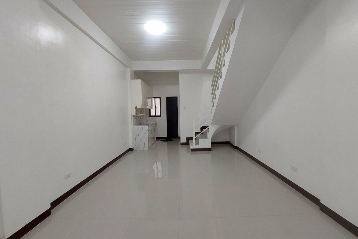 3 Bedroom Townhouse for Sale in Manila, Metro Manila near LRT-2 Legarda – photo 3