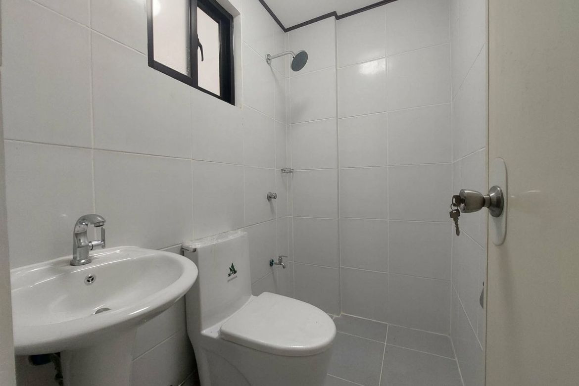 3 Bedroom Townhouse for Sale in Manila, Metro Manila near LRT-2 Legarda – photo 5