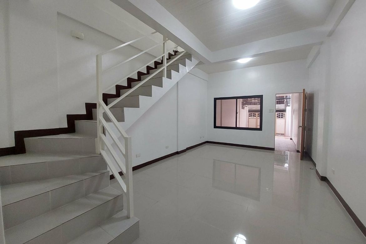 3 Bedroom Townhouse for Sale in Manila, Metro Manila near LRT-2 Legarda – photo 7