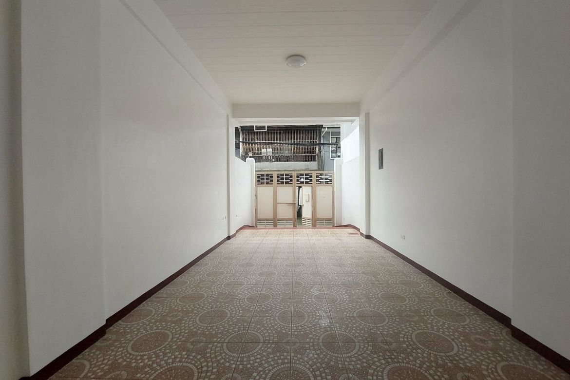 3 Bedroom Townhouse for Sale in Manila, Metro Manila near LRT-2 Legarda – photo 8