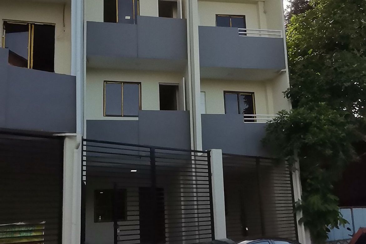 3 Bedroom Townhouse for Sale in Manila, Metro Manila near LRT-2 Legarda