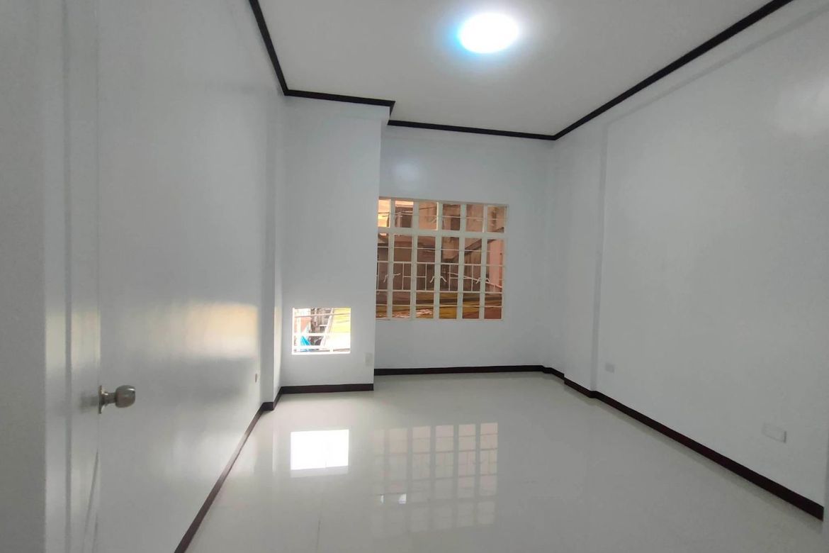3 Bedroom Townhouse for Sale in Manila, Metro Manila near LRT-2 Legarda – photo 6