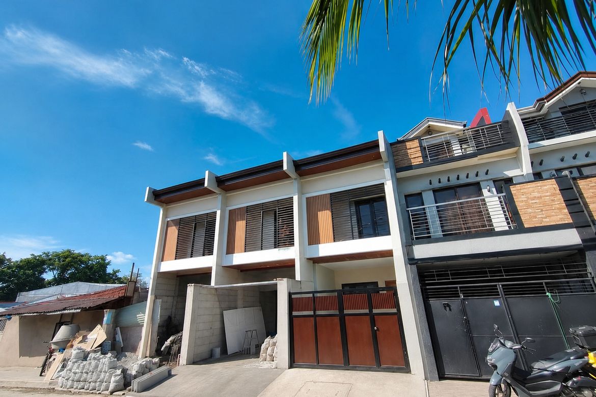 3 Bedroom Townhouse for Sale in Manila, Metro Manila near LRT-2 Pureza