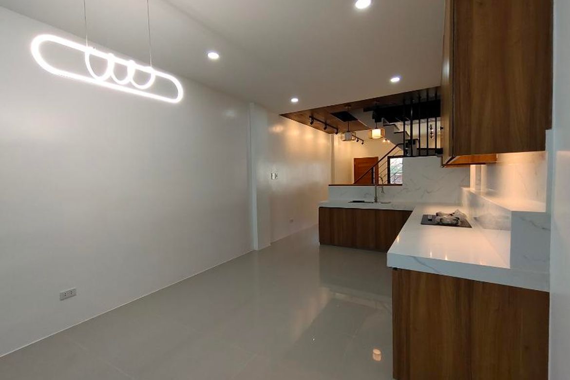 3 Bedroom Townhouse for Sale in Manila, Metro Manila near LRT-2 Pureza – photo 4