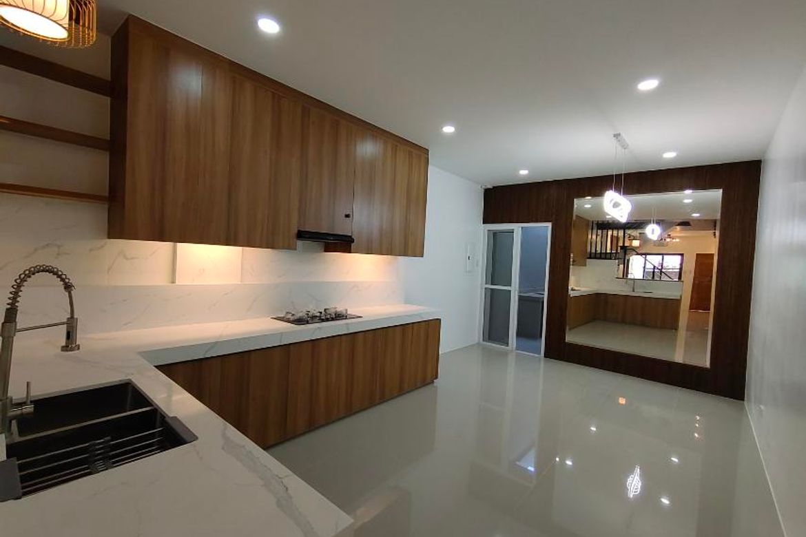 3 Bedroom Townhouse for Sale in Manila, Metro Manila near LRT-2 Pureza – photo 6