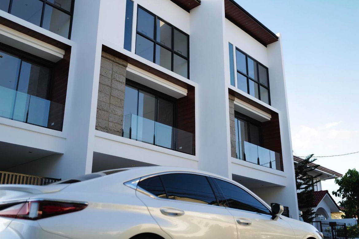 3 Bedroom Townhouse for Sale in Moonwalk, Parañaque, Metro Manila