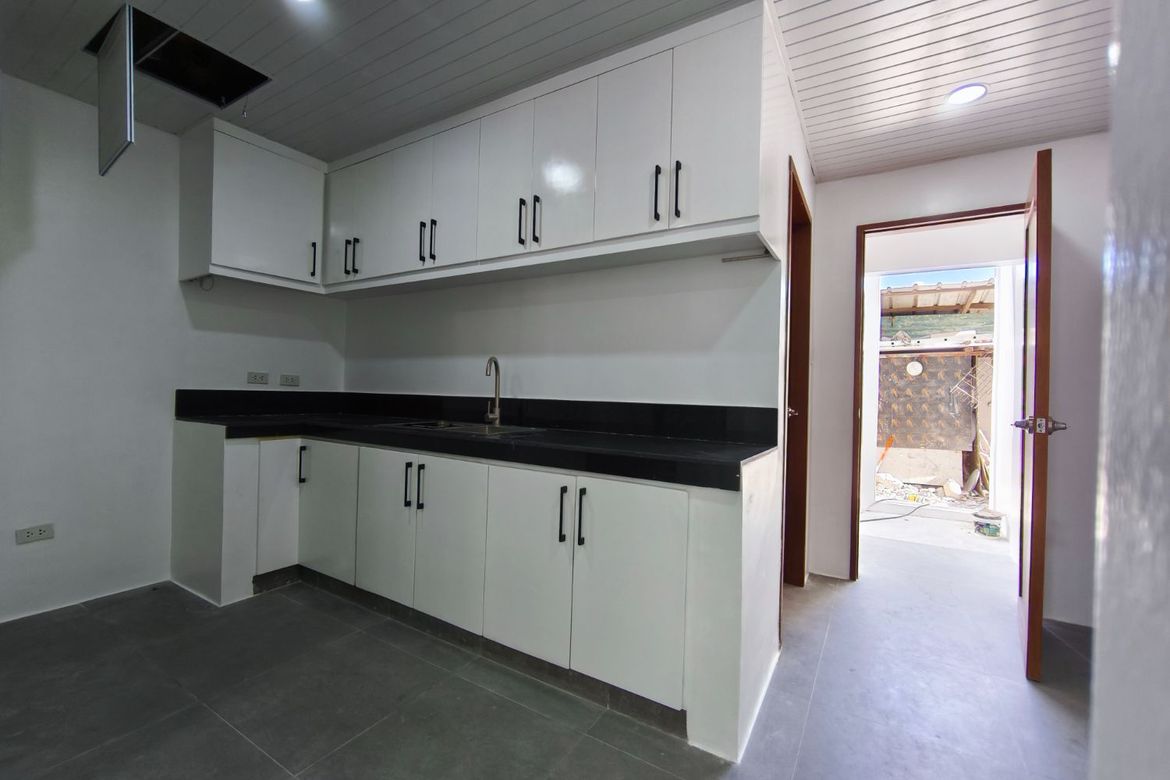 3 Bedroom Townhouse for Sale in Nayong Kanluran, Quezon City, Metro Manila – photo 6