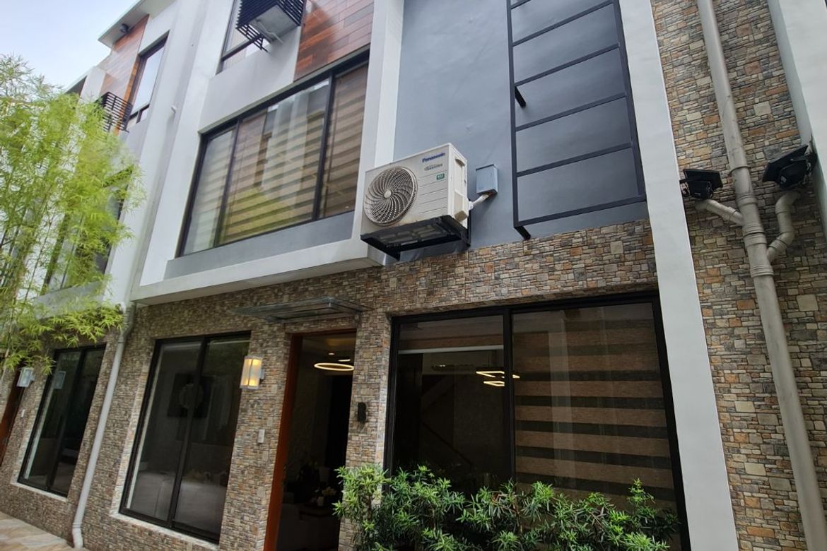 3 Bedroom Townhouse for Sale in Pasadeña, San Juan, Metro Manila near LRT-2 Gilmore