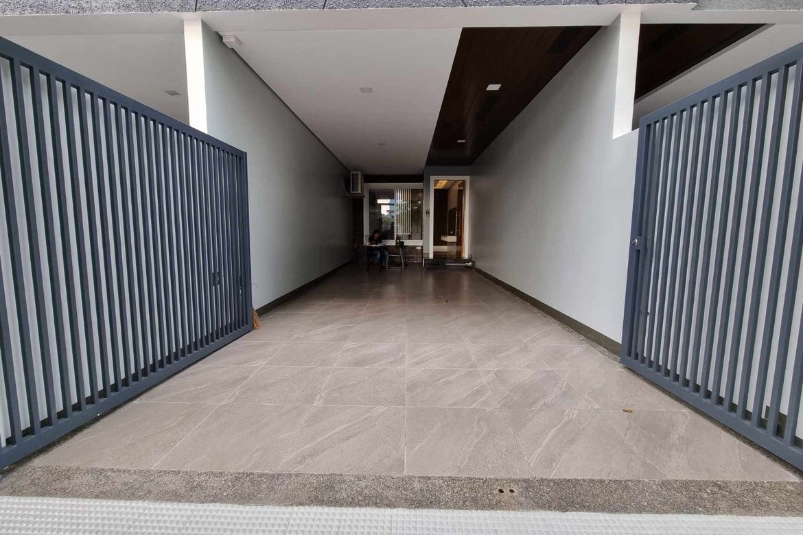3 Bedroom Townhouse for Sale in Pasong Tamo, Quezon City, Metro Manila – photo 2