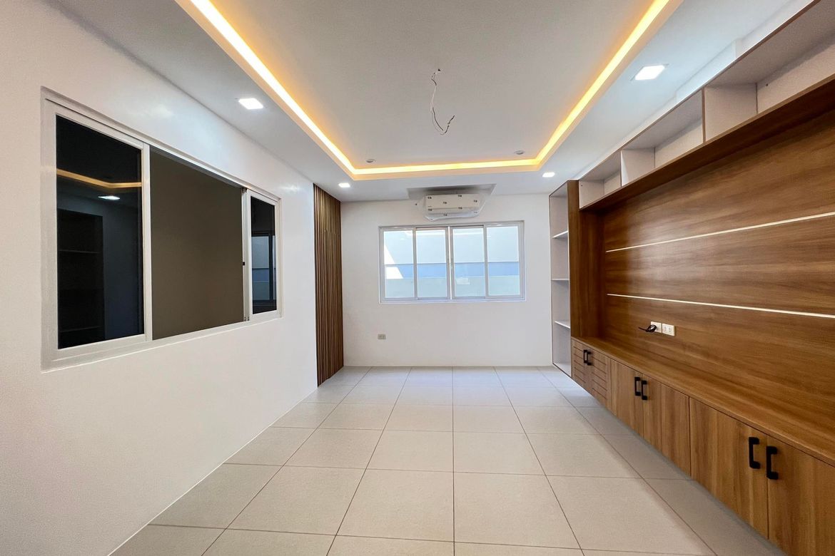 3 Bedroom Townhouse for Sale in Pinyahan, Quezon City, Metro Manila near MRT-3 Kamuning – photo 8