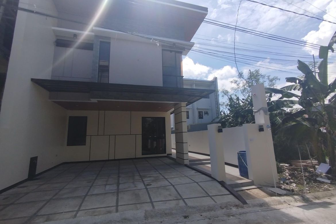 3 Bedroom Townhouse for Sale in Poblacion, Muntinlupa, Metro Manila