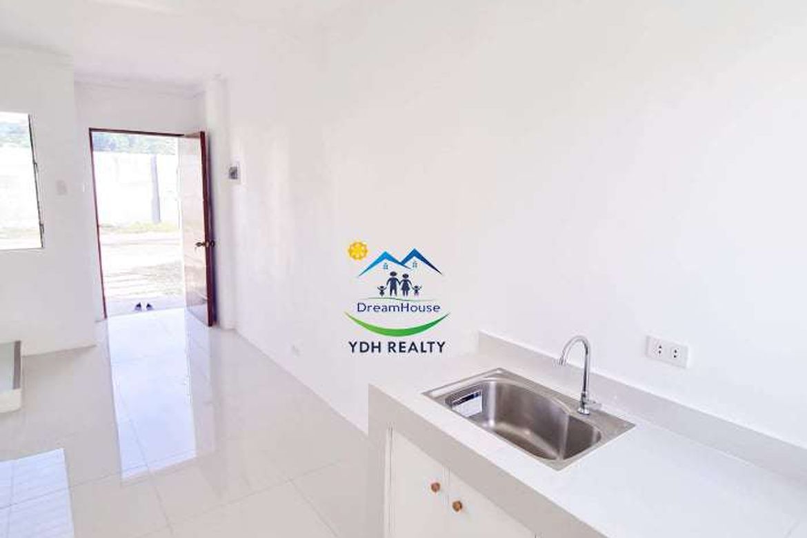 3 Bedroom Townhouse for Sale in Poblacion Ward II, Minglanilla, Cebu – photo 2
