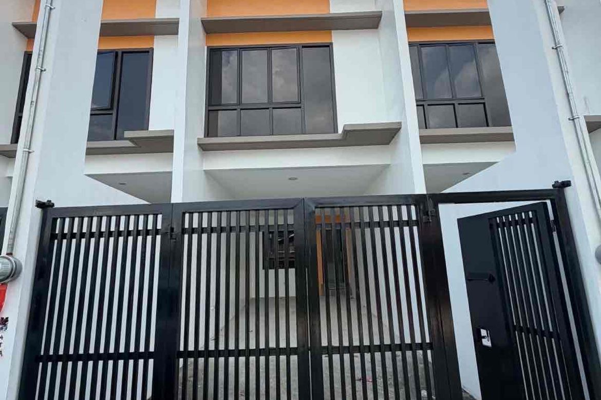 3 Bedroom Townhouse for Sale in Pulang Lupa Dos, Las Piñas, Metro Manila