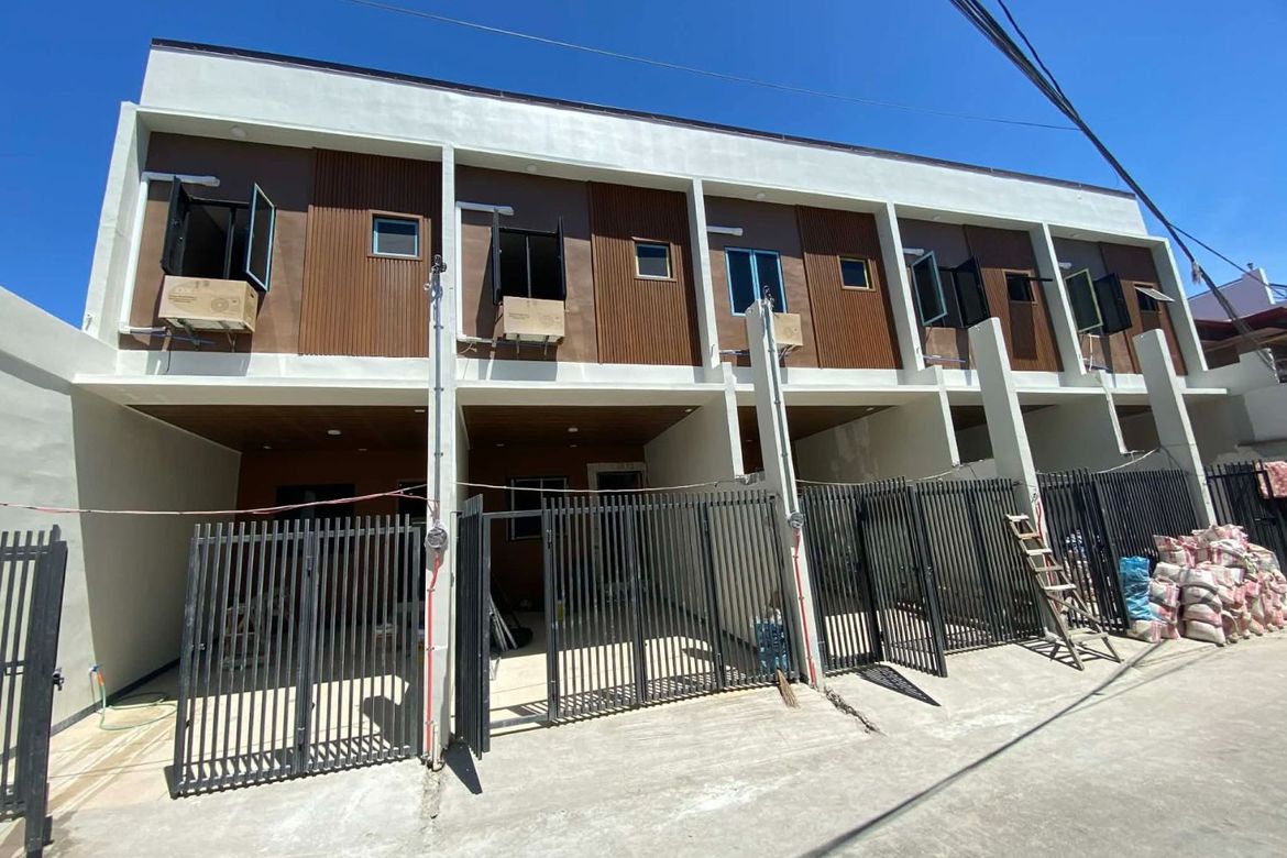 3 Bedroom Townhouse for Sale in Pulang Lupa Dos, Las Piñas, Metro Manila – photo 2