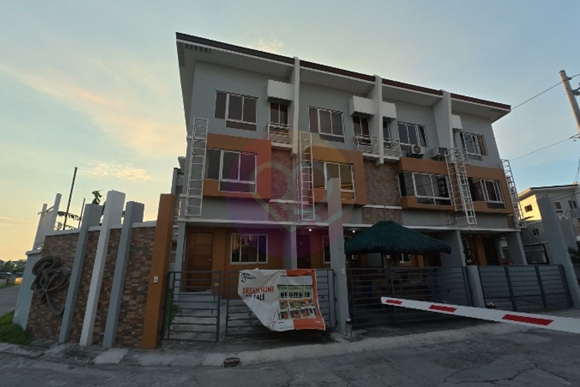 3 Bedroom Townhouse for Sale in Pulang Lupa Uno, Las Piñas, Metro Manila