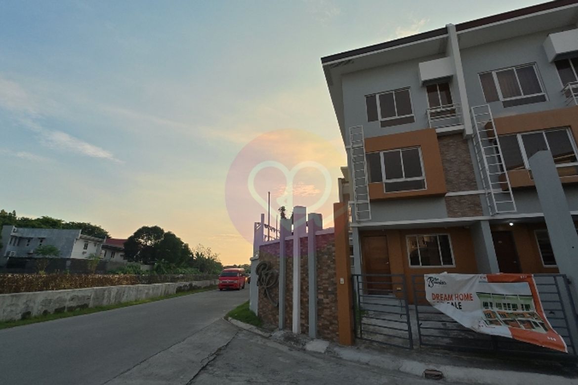 3 Bedroom Townhouse for Sale in Pulang Lupa Uno, Las Piñas, Metro Manila – photo 2