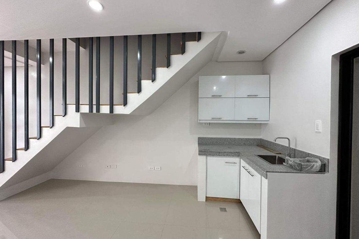 3 Bedroom Townhouse for Sale in Quiapo, Manila, Metro Manila near LRT-1 Carriedo – photo 3
