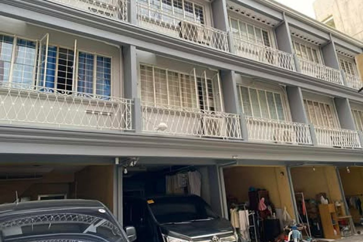 3 Bedroom Townhouse for Sale in Quiapo, Manila, Metro Manila near LRT-1 Carriedo