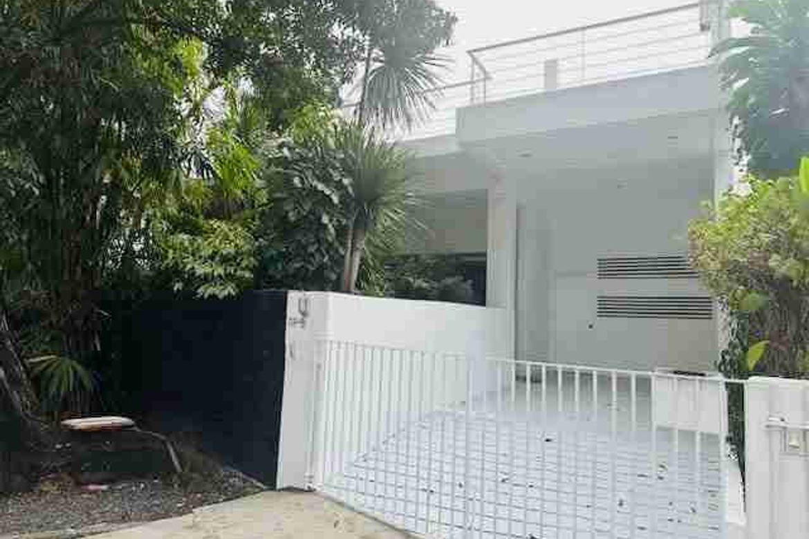 3 Bedroom Townhouse for Sale in San Lorenzo, Makati, Metro Manila near MRT-3 Ayala – photo 2