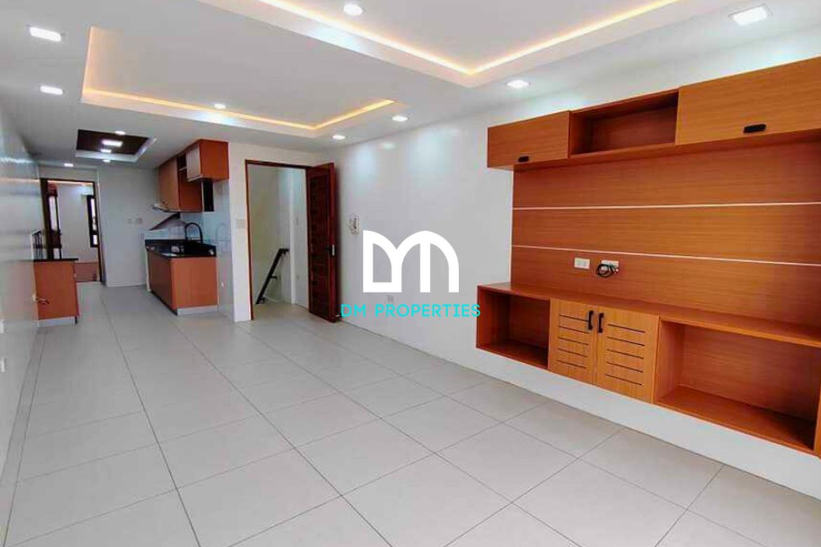 3 Bedroom Townhouse for Sale in Santa Cruz, Manila, Metro Manila near LRT-1 Tayuman
