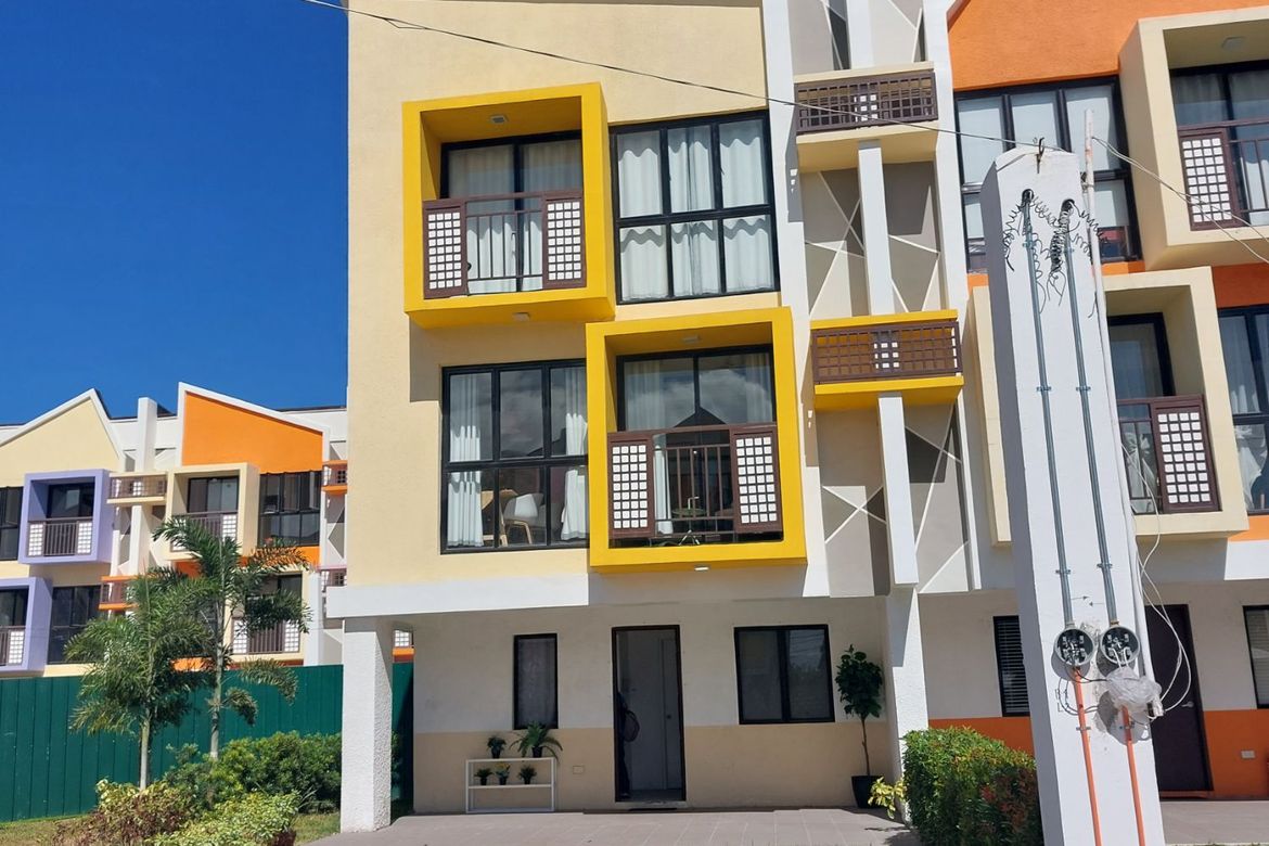 3 Bedroom Townhouse for Sale in Santo Niño, Biñan, Laguna