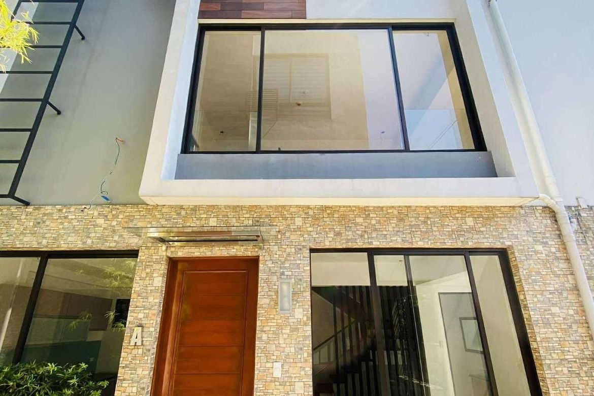 3 Bedroom Townhouse for Sale in The Courtyard, Ususan, Taguig, Metro Manila