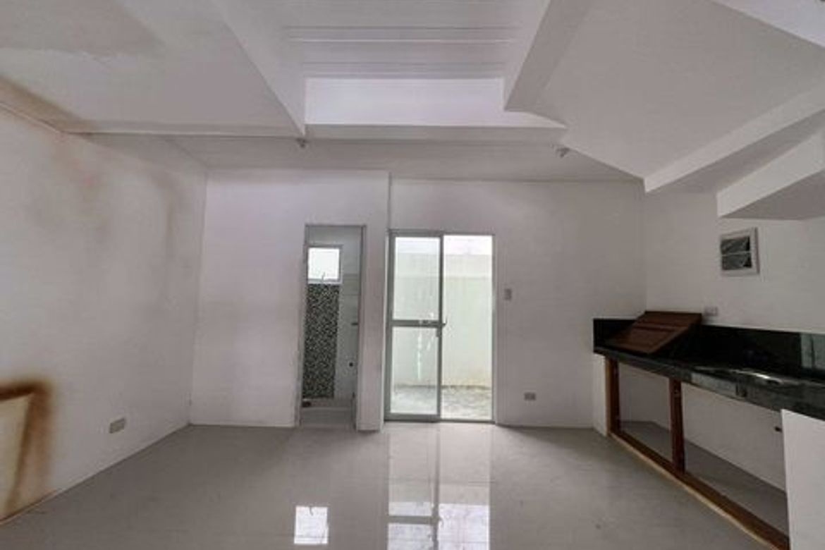 3 Bedroom Townhouse for Sale in Viente Reales, Valenzuela, Metro Manila – photo 2