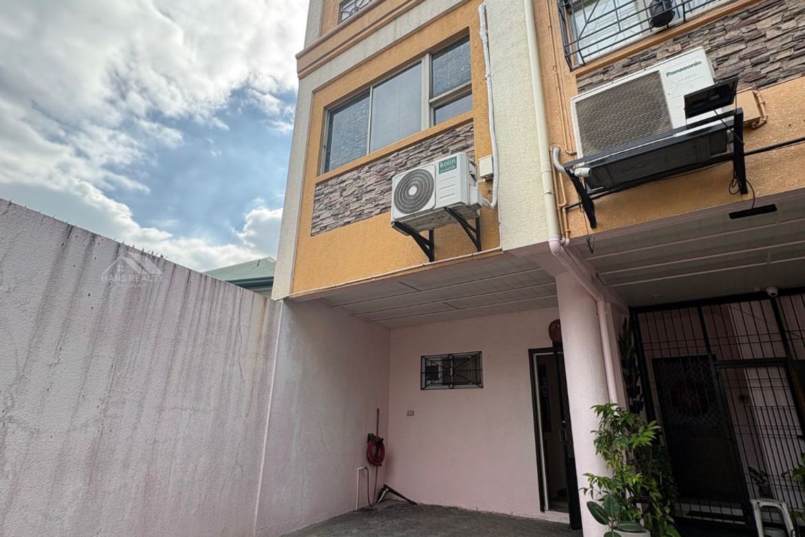 3 Bedroom Townhouse for Sale in West Crame, San Juan, Metro Manila near MRT-3 Santolan
