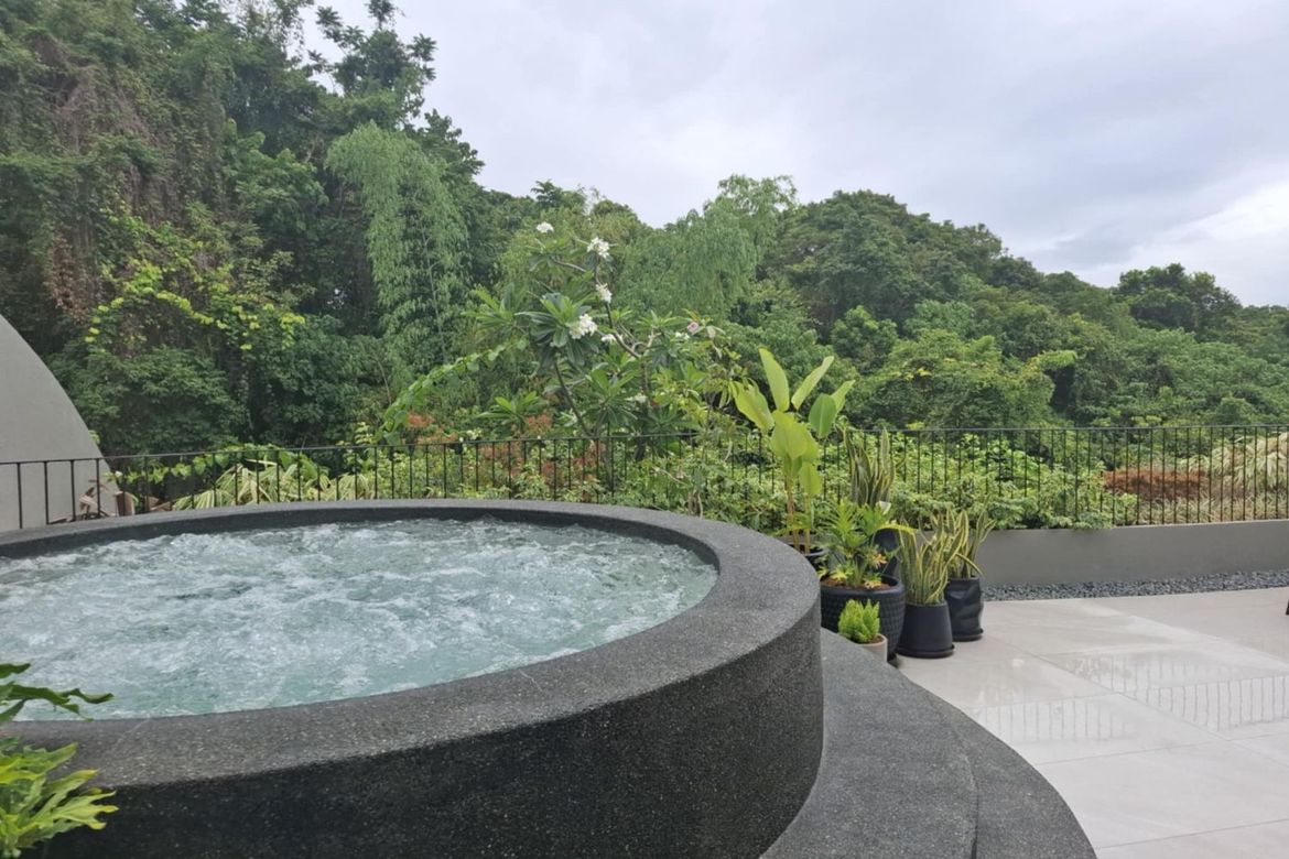 3 Bedroom Villa for Sale in Urdaneta, Makati, Metro Manila near MRT-3 Ayala – photo 3
