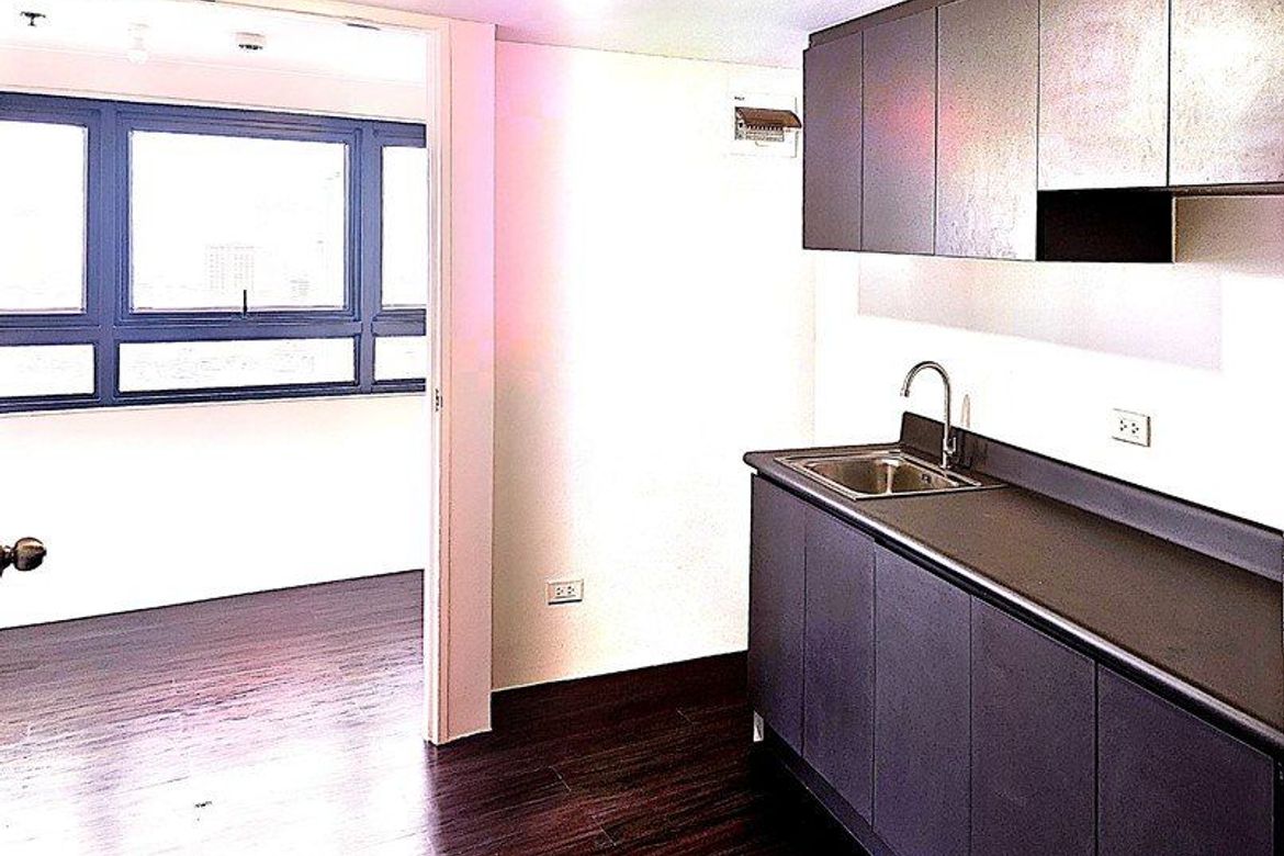 33 Bedroom Condo for Sale in West Triangle, Quezon City, Metro Manila near MRT-3 Quezon Avenue – photo 3