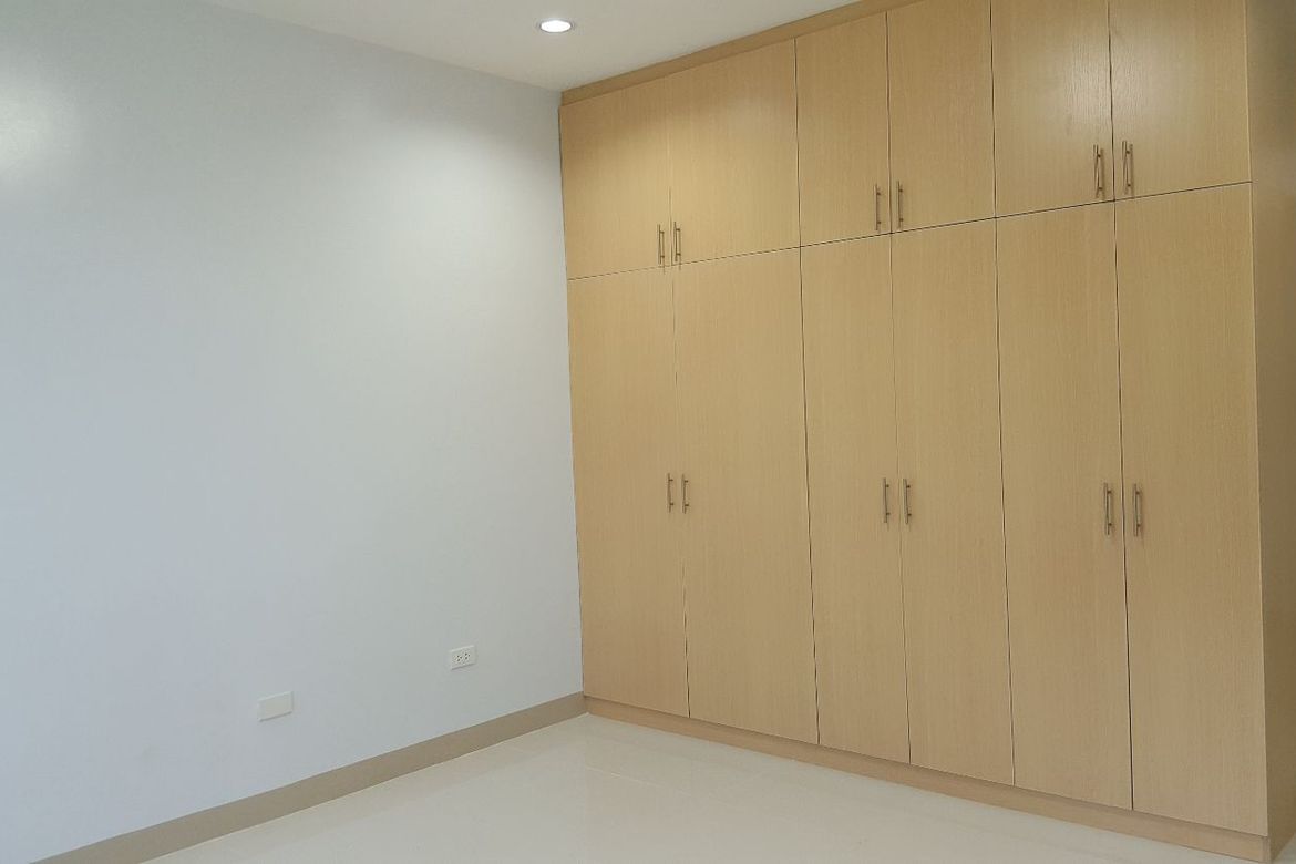 4 Bedroom Apartment for Rent in Basak San Nicolas, Cebu City, Cebu photo 8