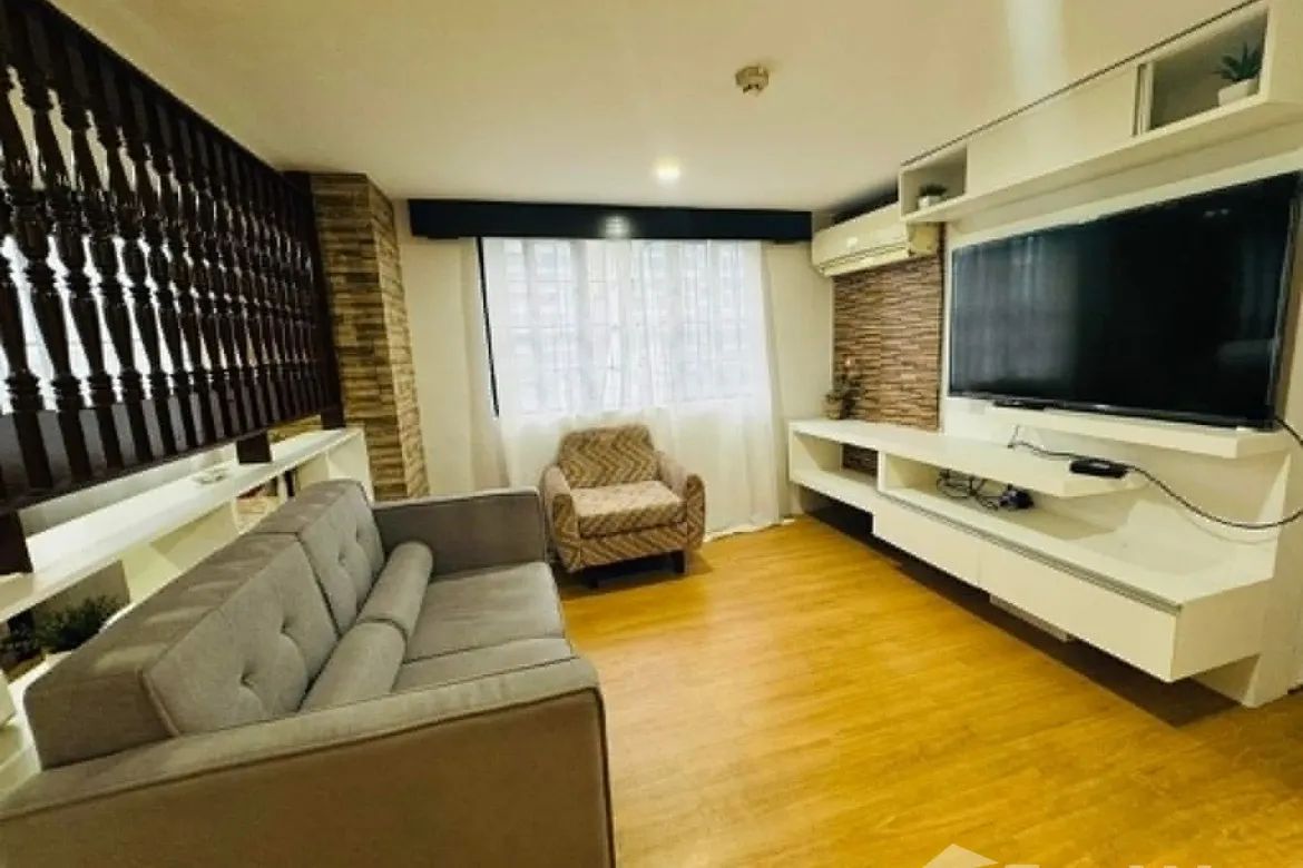 4 Bedroom Condo for Sale in Bagong Lipunan Ng Crame, Quezon City, Metro Manila near MRT-3 Santolan