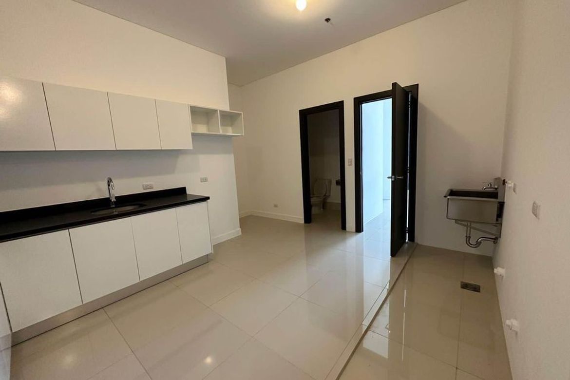 4 Bedroom Condo for Sale in Garden Towers, San Lorenzo, Makati, Metro Manila near MRT-3 Ayala – photo 4