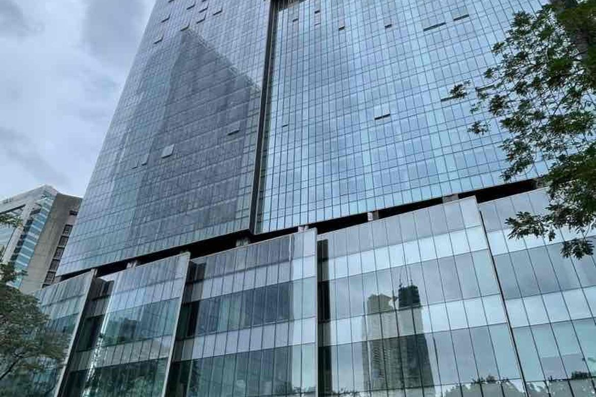4 Bedroom Condo for Sale in Park Central Towers, Urdaneta, Makati, Metro Manila near MRT-3 Ayala