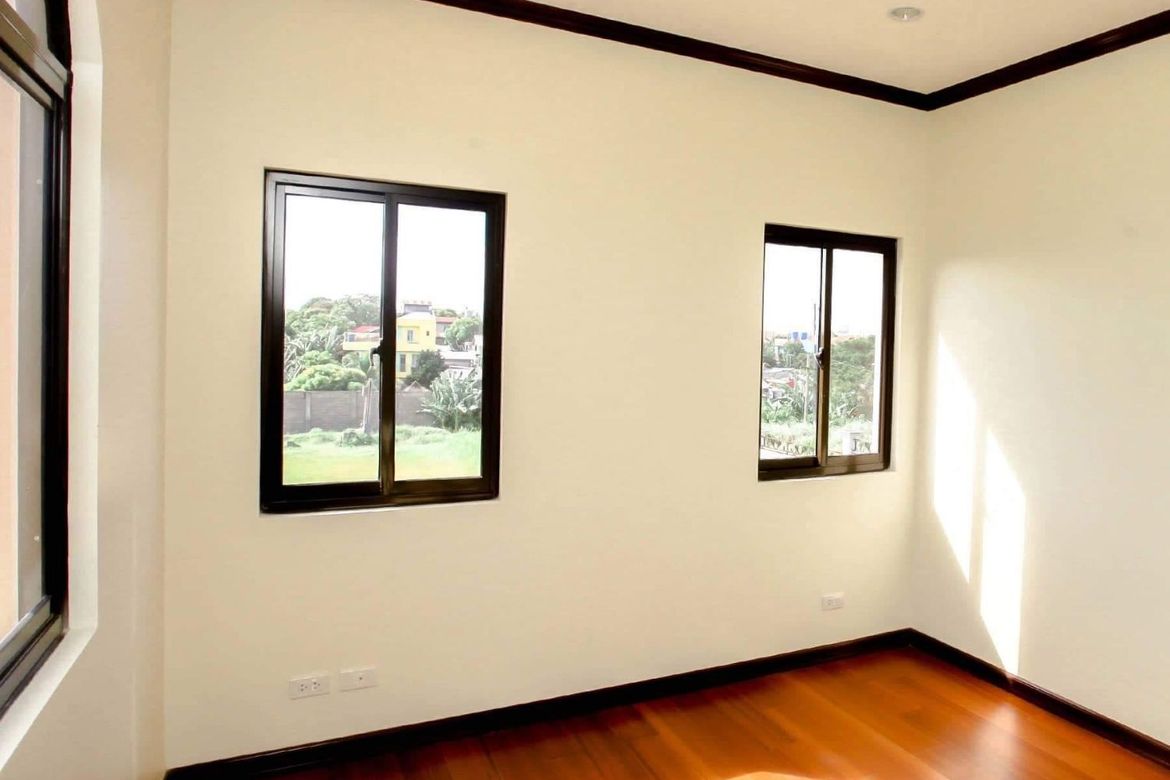 4 Bedroom Condo for Sale in Ponticelli Hills, Molino III, Bacoor, Cavite – photo 4