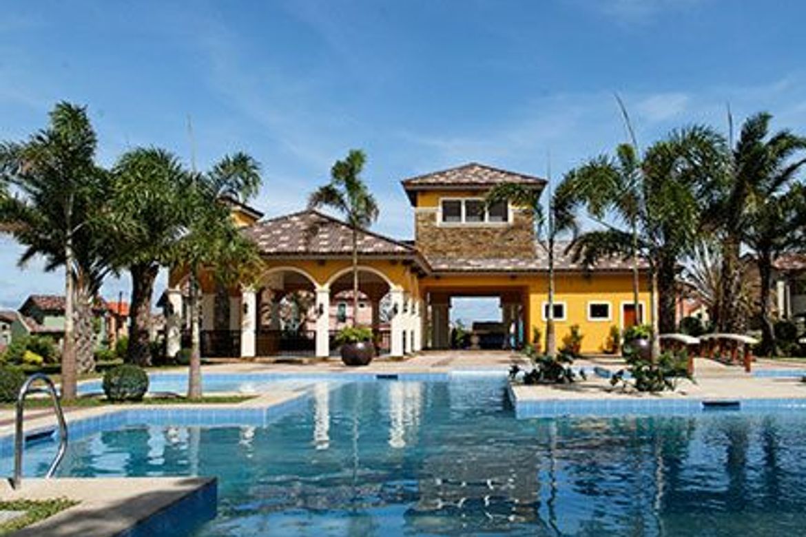 4 Bedroom Condo for Sale in Ponticelli Hills, Molino III, Bacoor, Cavite – photo 8