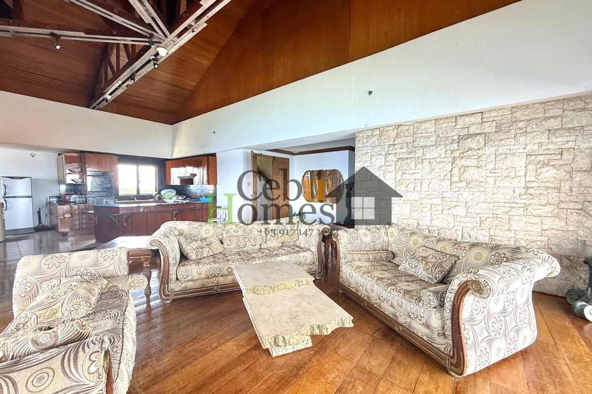 4 Bedroom Condo for Sale in Punta Engaño, Lapu-Lapu, Cebu