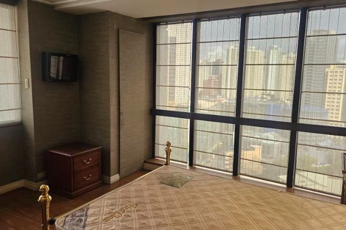 4 Bedroom Condo for Sale in San Antonio, Makati City – photo 13