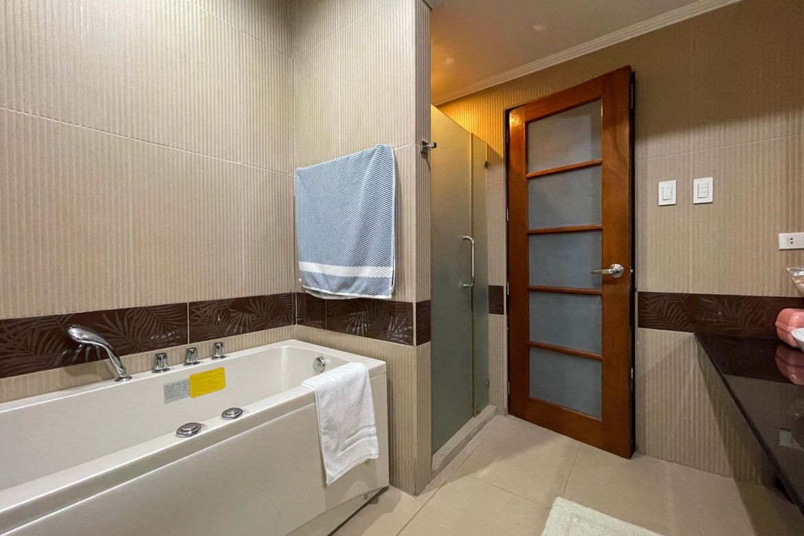 4 Bedroom Condo for Sale in Sapphire Residences, BGC, Taguig – photo 12