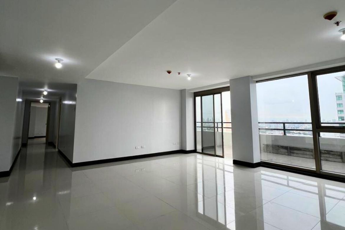 4 Bedroom Condo for Sale in Socorro, Quezon City, Metro Manila near LRT-2 Araneta Center-Cubao – photo 2