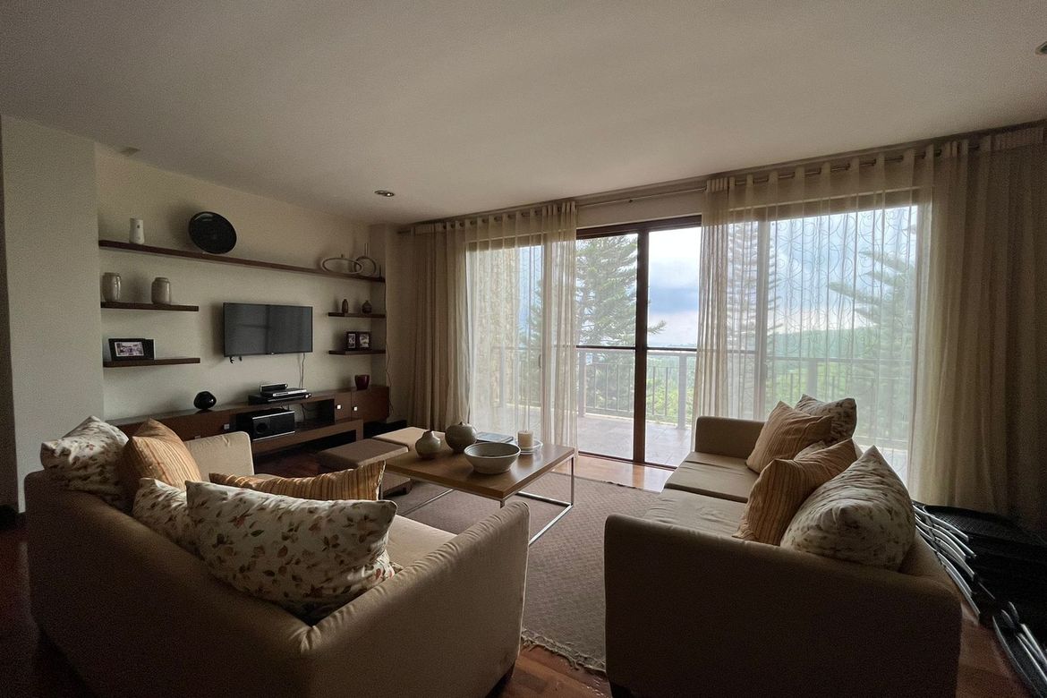 4 Bedroom Hotel / Resort for Sale in The Woodridge at Tagaytay Highlands, Calabuso, Tagaytay, Cavite