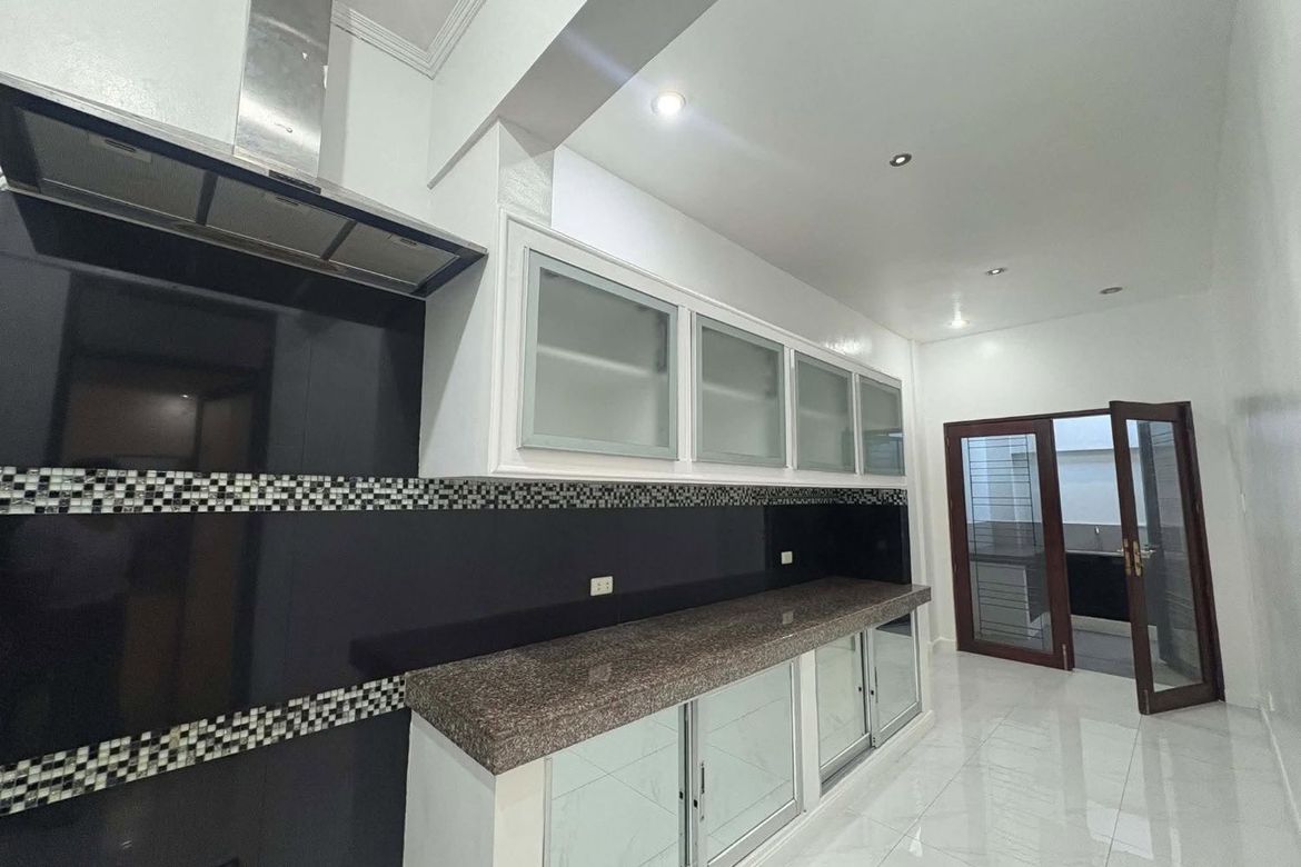 4 Bedroom House for Rent in BF Homes, Parañaque, Metro Manila photo 5