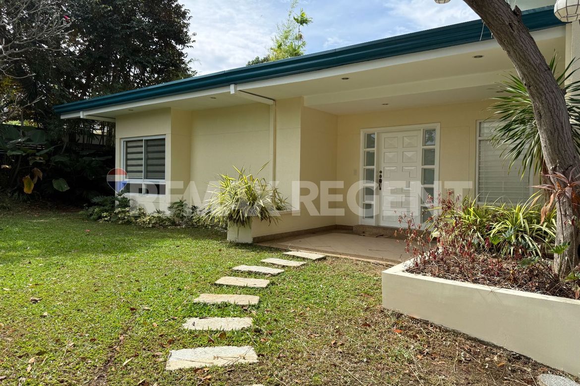 4 Bedroom House for Rent in Dasmariñas North, Makati, Metro Manila near MRT-3 Ayala