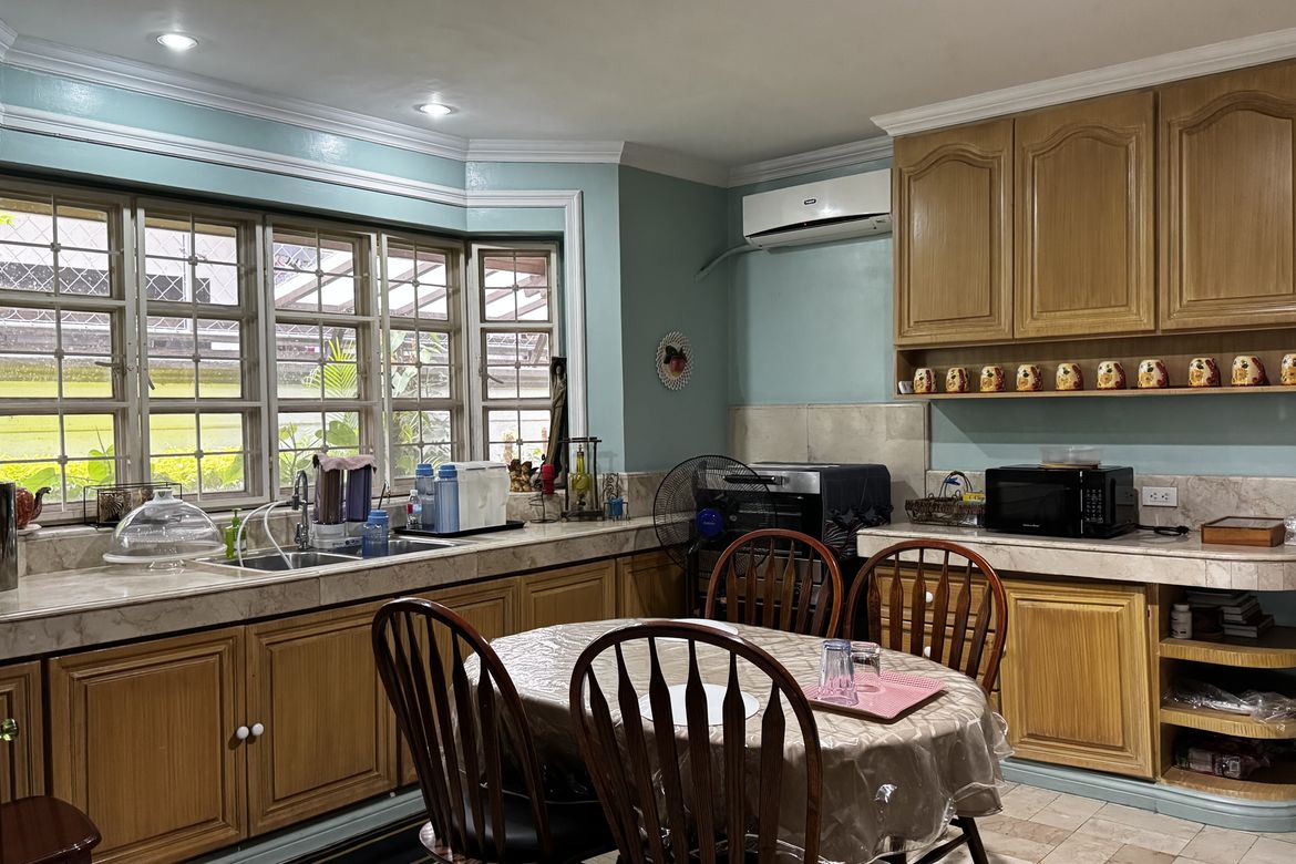 4 Bedroom House for Rent in Don Galo, Parañaque, Metro Manila photo 6