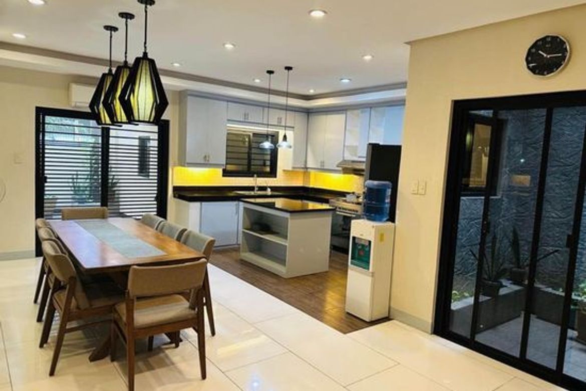 4 Bedroom House for Rent in Kapitolyo, Pasig, Metro Manila photo 3