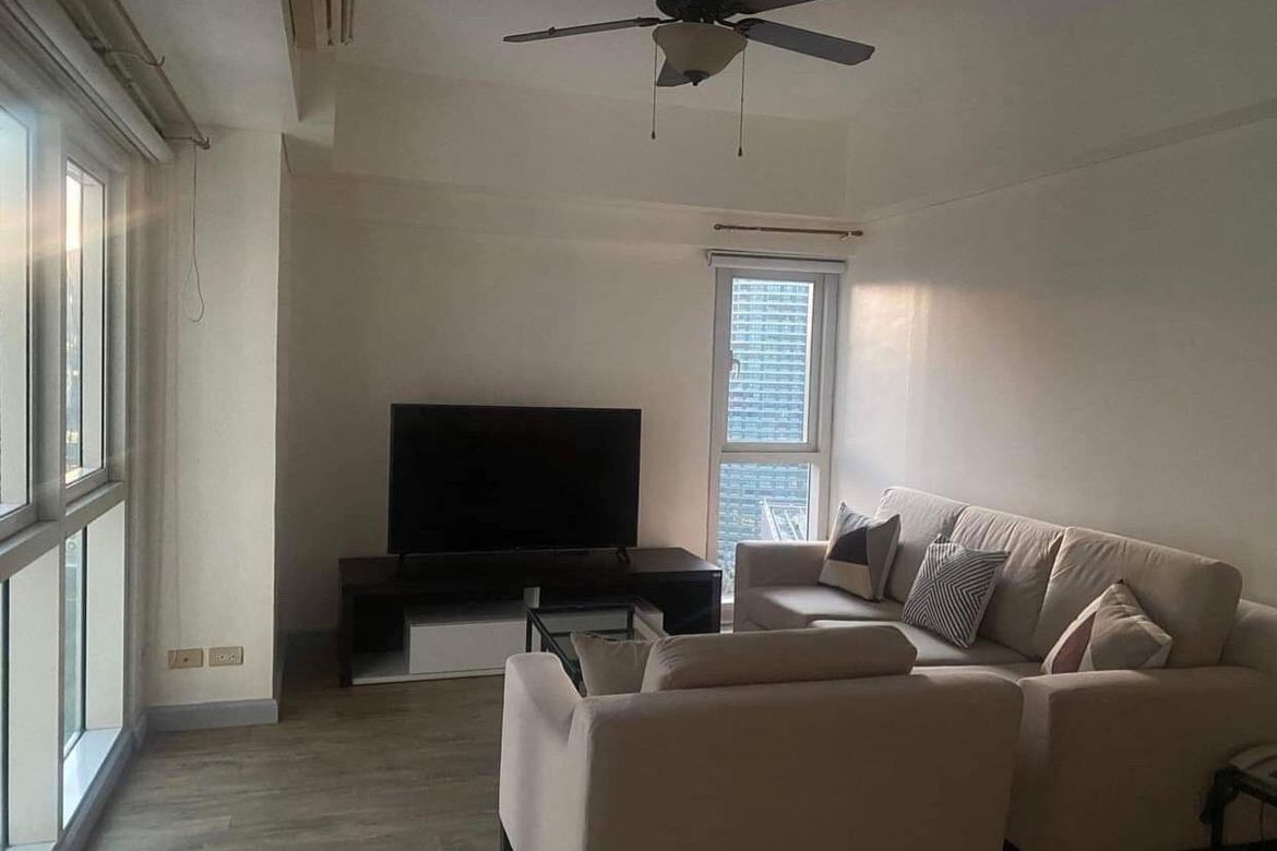 4 Bedroom House for Rent in San Lorenzo, Makati, Metro Manila near MRT-3 Ayala