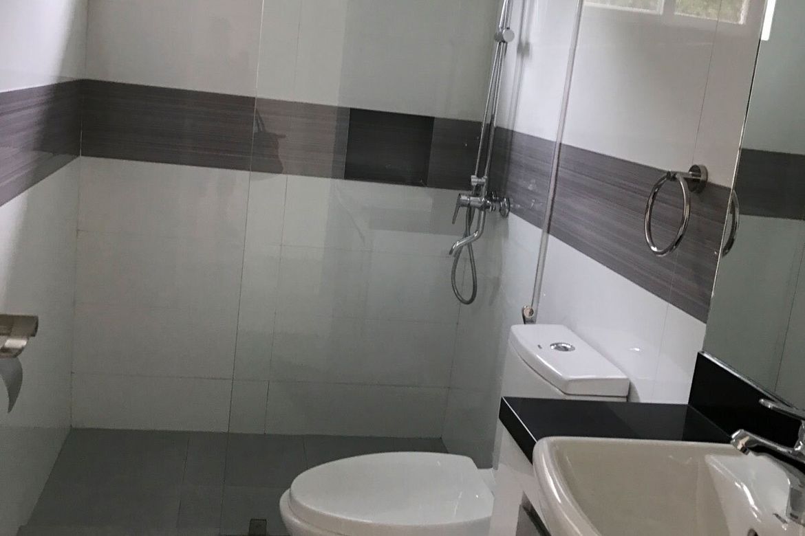 4 Bedroom House for Rent in San Lorenzo, Makati, Metro Manila near MRT-3 Ayala photo 4